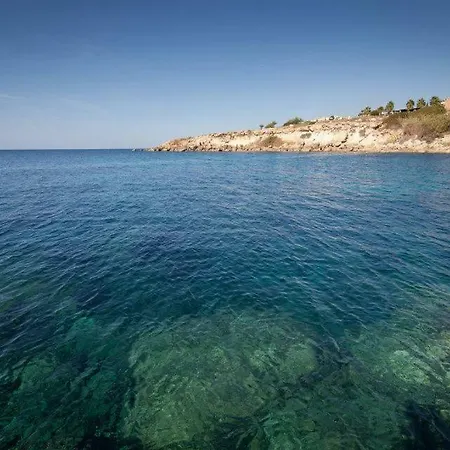 Lighthouse Luxury Townhouse 2 Дом отдыха Пафос