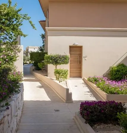 Lighthouse Luxury Townhouse 2 * Пафос